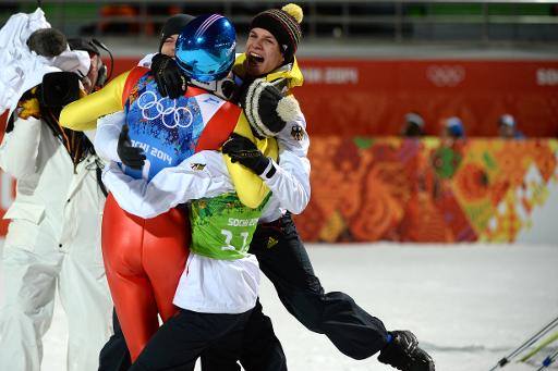 FÉLICITATIONS À ANDREAS WANK ET LES SAUTEURS À SKI ALLEMANDS POUR LEUR MÉDAILLE D’OR À SOTCHI !