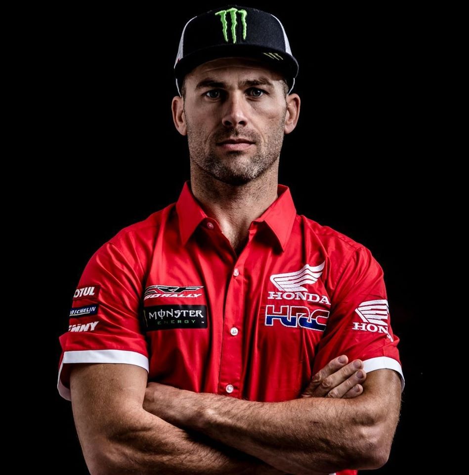 Metge Michael: "Il est temps de reprendre l'entraînement! C est parti pour un tour en streetstepper ..."